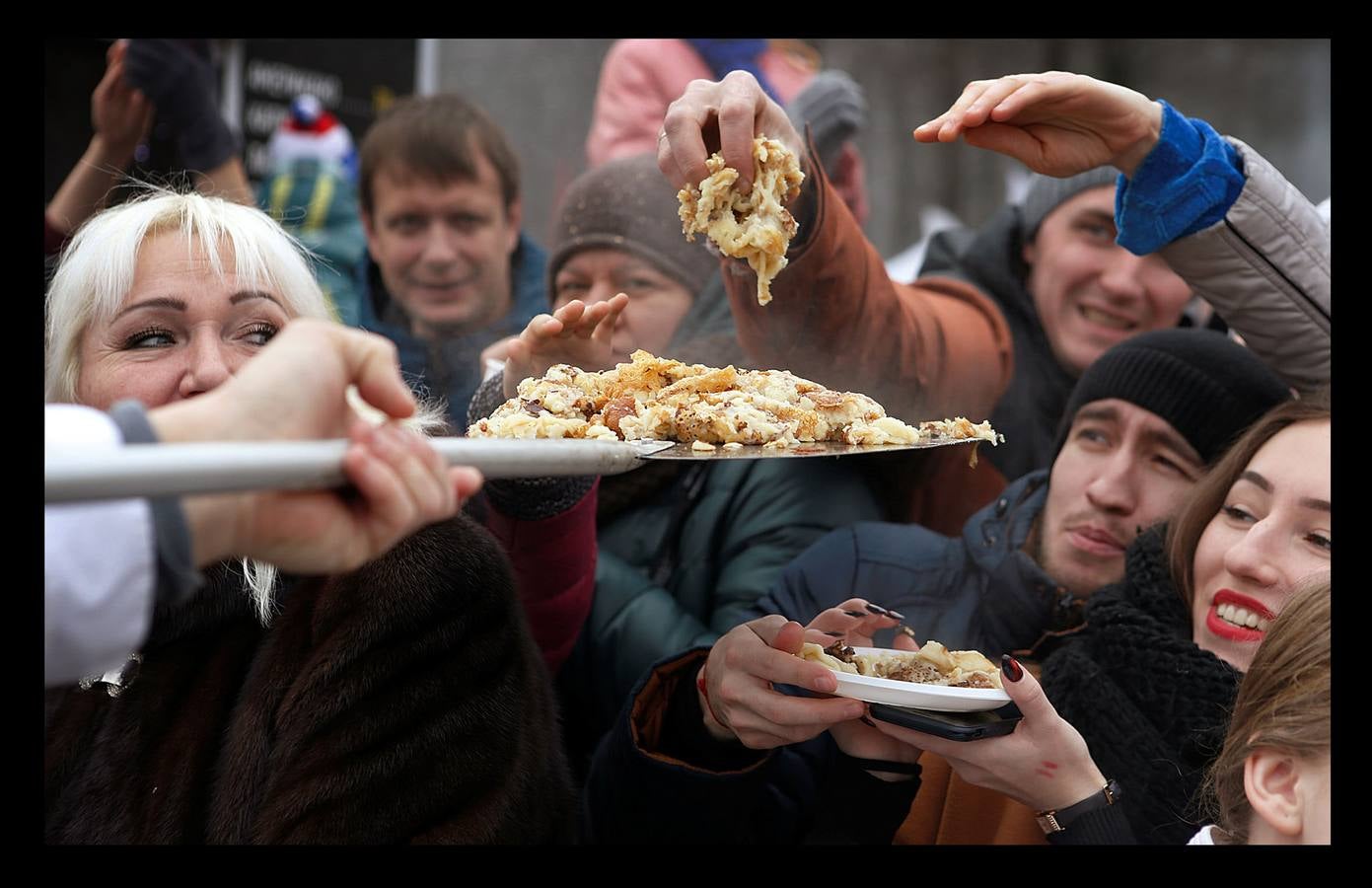 La Maslenitsa, conocida como la Semana de la mantequilla y del queso, es una celebración típica de varios países eslavos, que viene a ser un equivalente del carnaval cristiano católico, pero, a diferencia de este, la cuaresma ortodoxa da comienzo el lunes en lugar del miércoles.