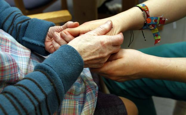 Las Juntas acuerdan extender a toda Bizkaia las horas de descanso a los cuidadores de dependientes