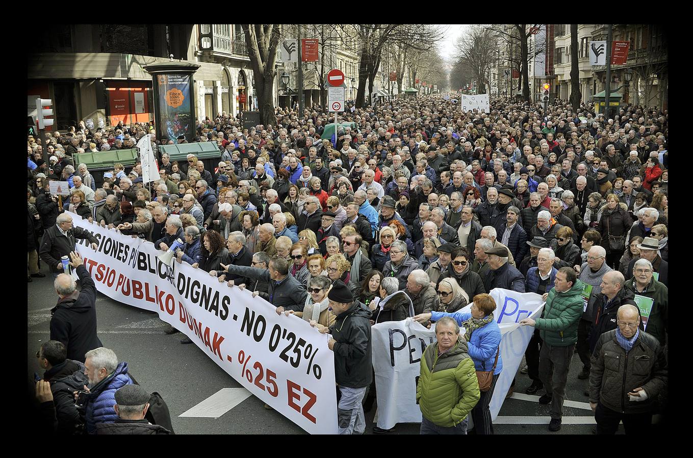 Fotos: Manifestación multitudinaria de jubilados en Bilbao