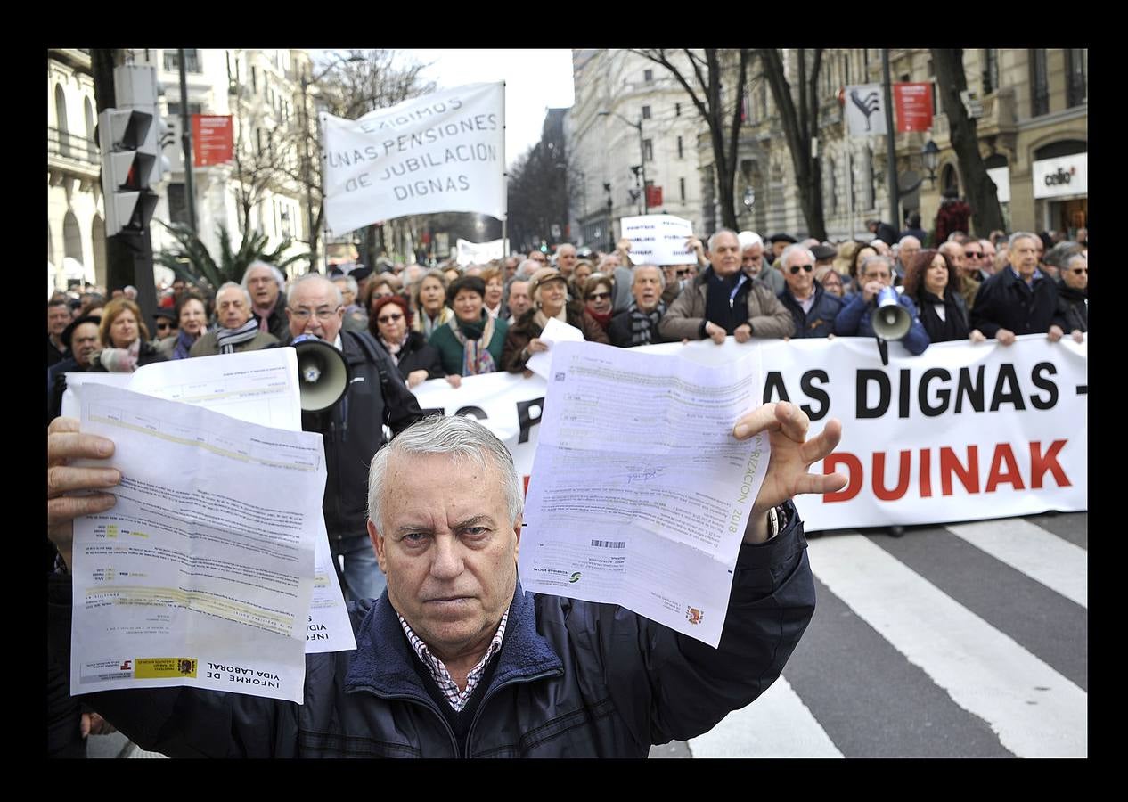 Fotos: Manifestación multitudinaria de jubilados en Bilbao