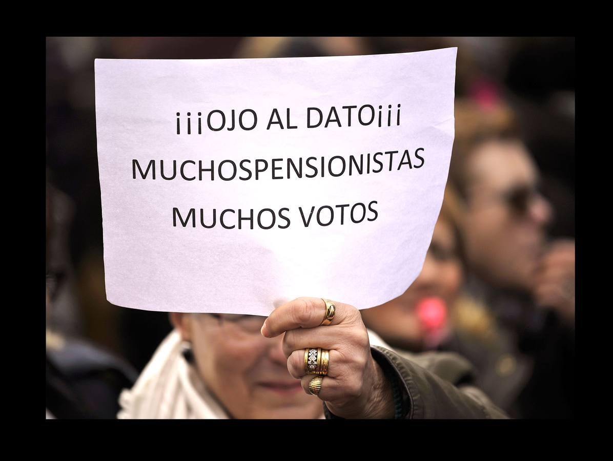 Fotos: Manifestación multitudinaria de jubilados en Bilbao