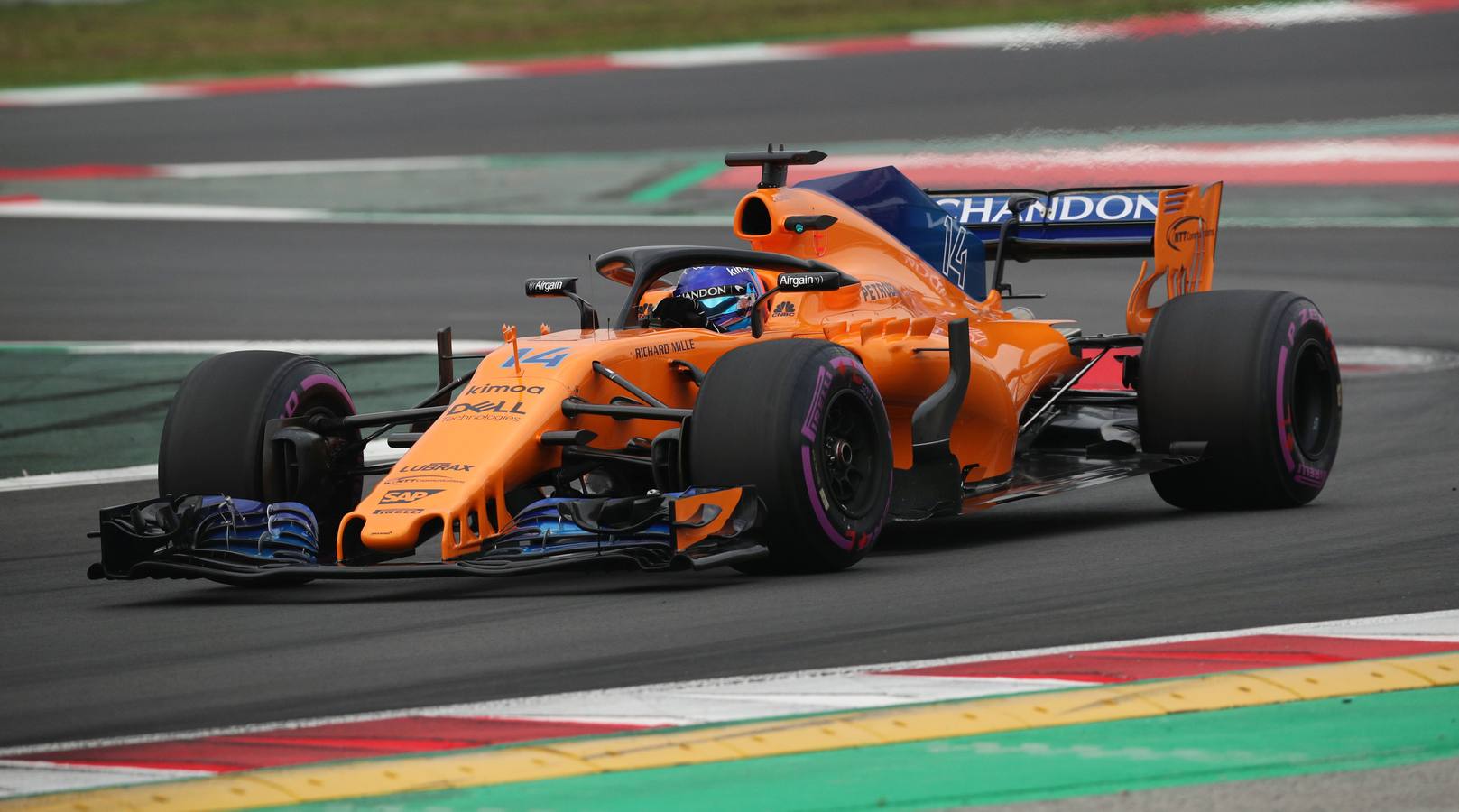 Fernando Alonso está probando su MCL33 en los primoers test de la temporada en el circuito de Montmeló.