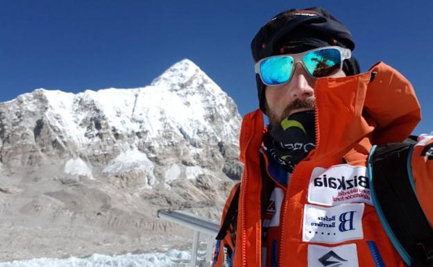 El alpinista Alex Txikon, en el Everest.