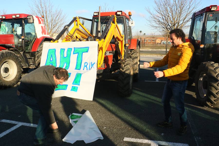 Fotos: Concentración en Vitoria contra el Tren de Alta Velocidad