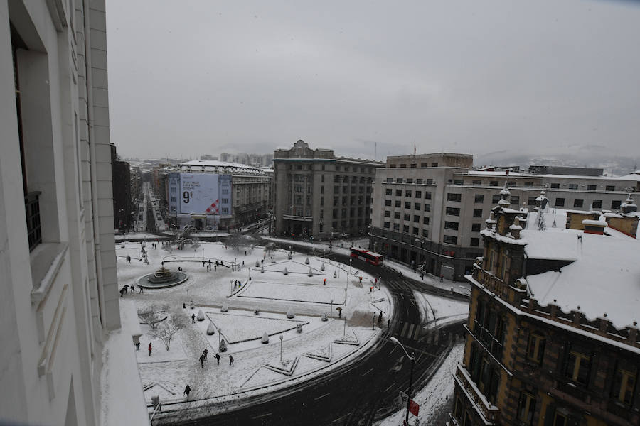 Fotos: Bilbao cubierto de nieve hoy 28 de febrero de 2018