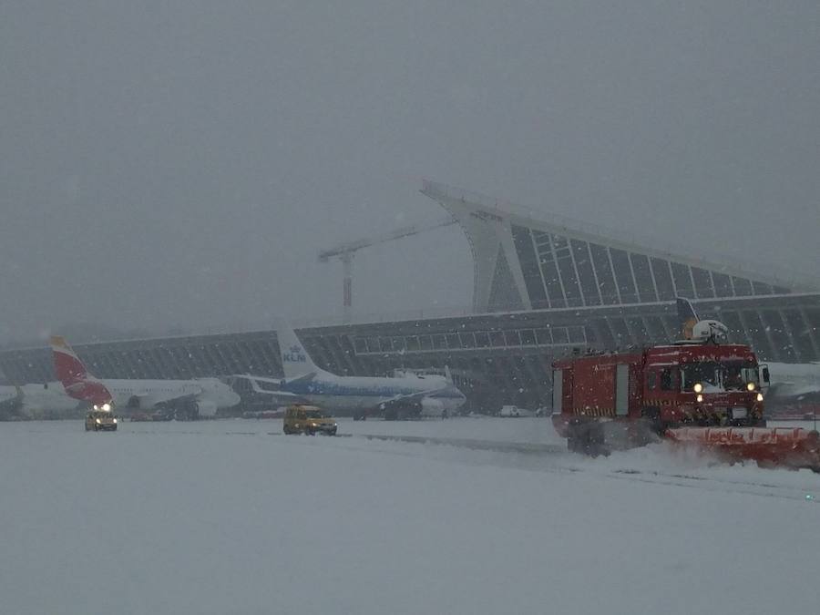 Aeropuerto de Loiu. Borja Agudo, Luis Calabor, Fernando Gómez, Yvonne Fernández