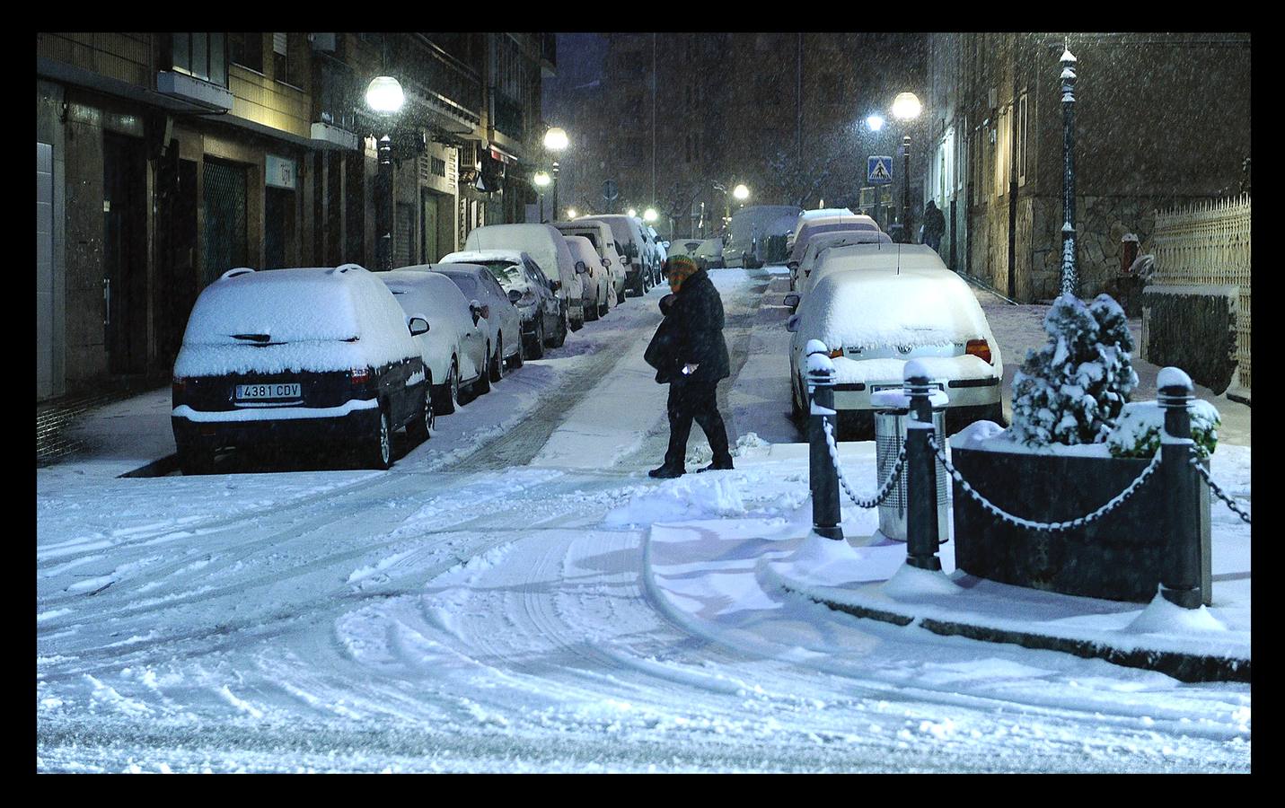 Fotos: Una espectacular nevada sorprende a Bizkaia