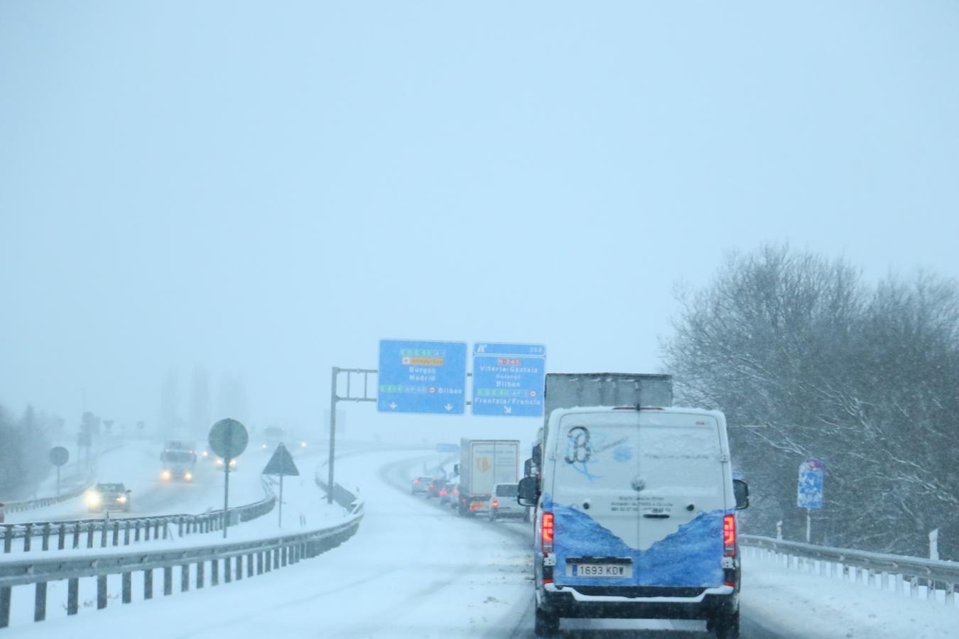 Fotos: Álava despide febrero bajo la nieve