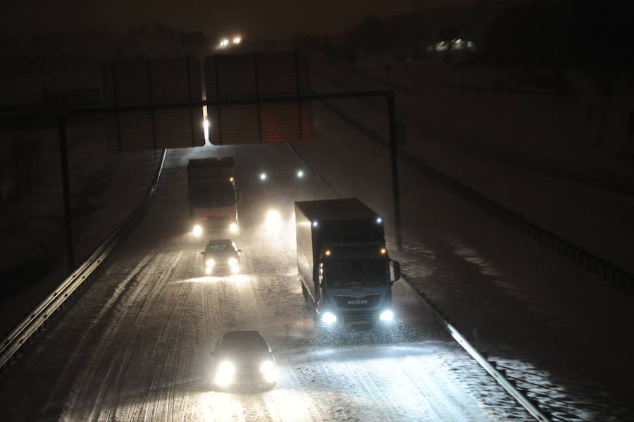 Fotos: Álava despide febrero bajo la nieve