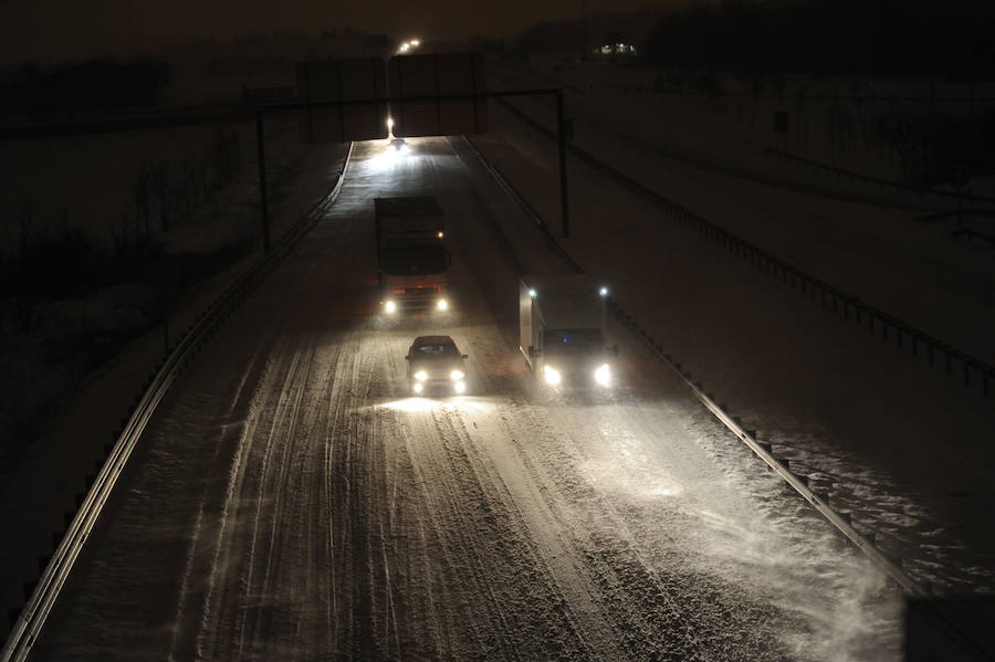 Fotos: Álava despide febrero bajo la nieve