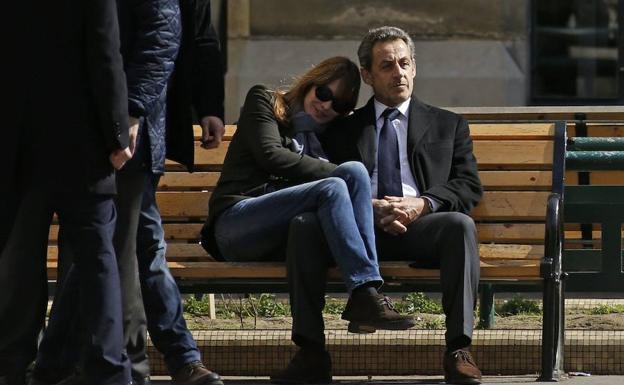 Una de las primeras imágenes de la relación entre Sarkozy y Bruni.