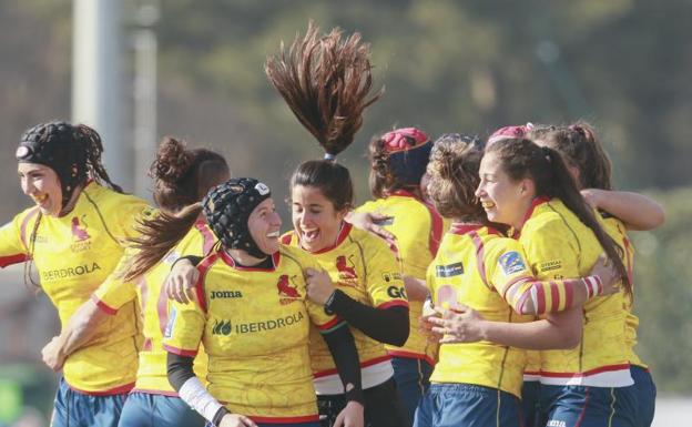 La selección española de rugby celebra la conquista del título de Europa. 