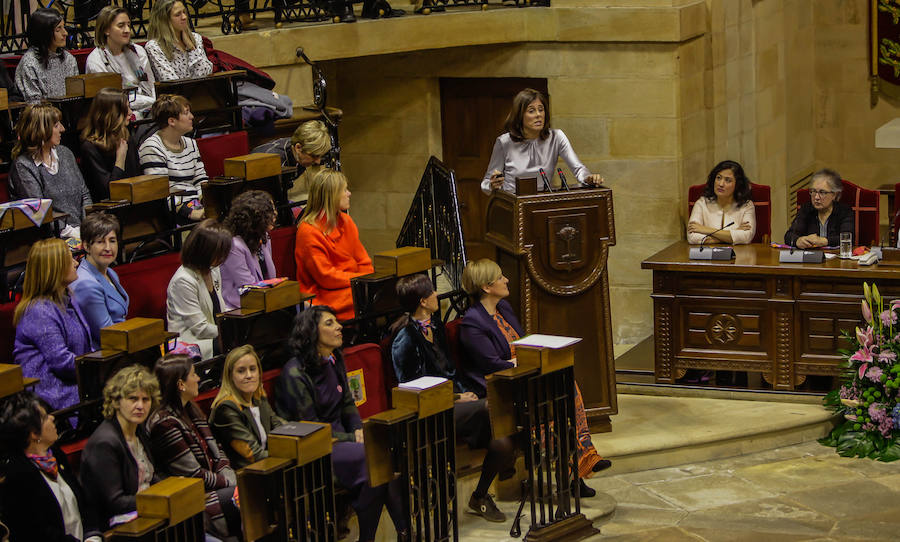 La casa de Juntas de Gernika acoge la segunda asamblea extraordinaria de mujeres electas para denunciar los techos de cristal a los que se enfrentan las mujeres 