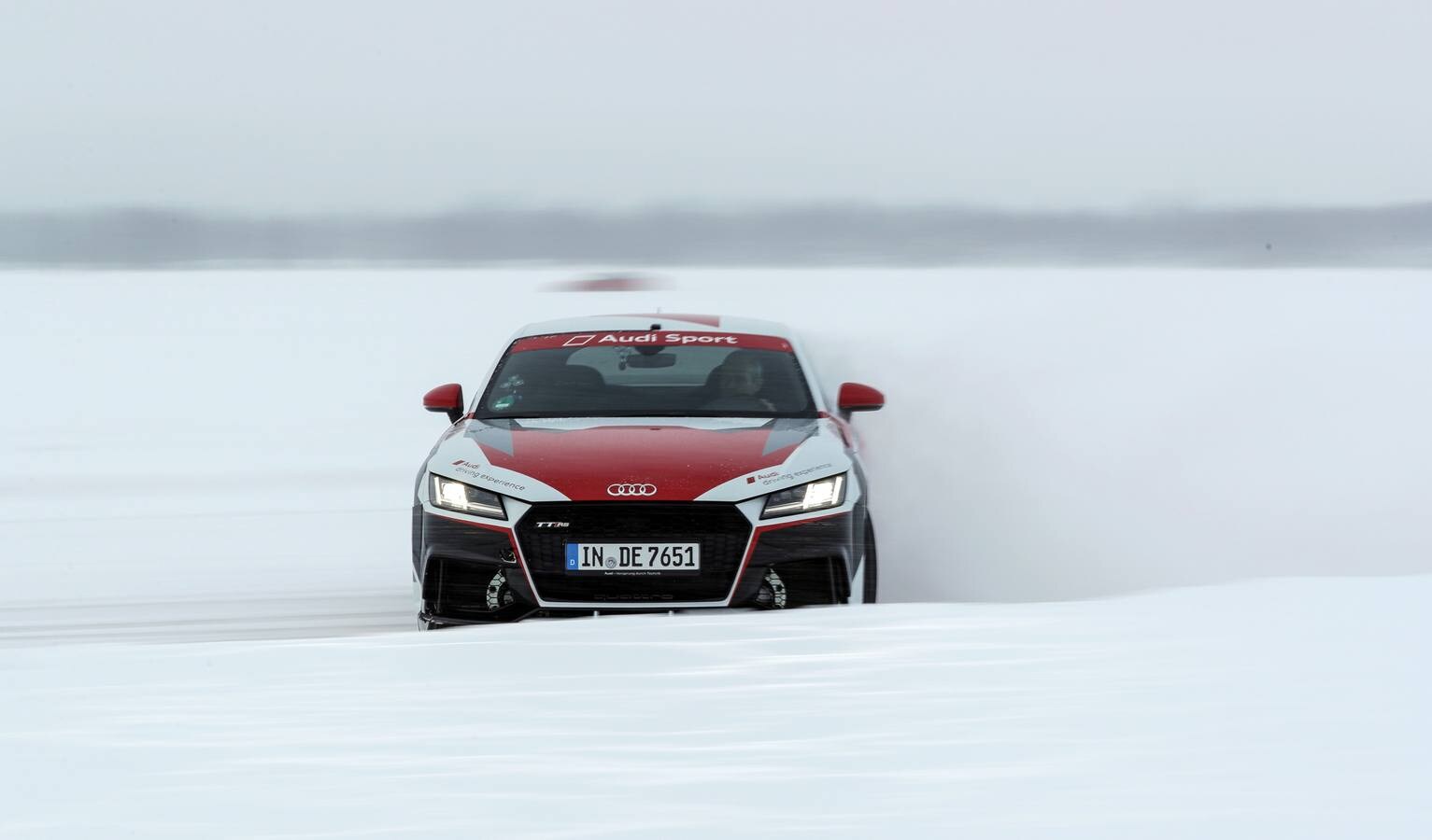 Uno de los mejores cursos de conducción que se pueden realizar en invierno es el 'Audi ice experience'. Una experiencia recomendable que nos ayuda a afrontar con seguridad las peores condiciones de adherencia en carretera.