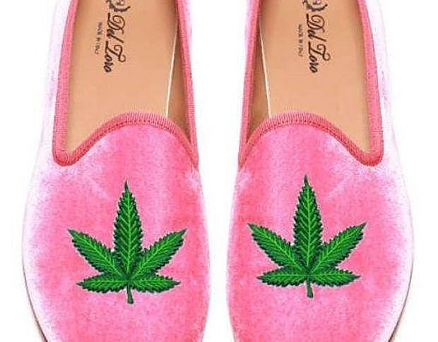La firma de lujo Del Toro también se ha sumado a una tendencia que ahora alcanza a zapatos y demás complementos. El cannabis está llamado a ser un gran protagonista.