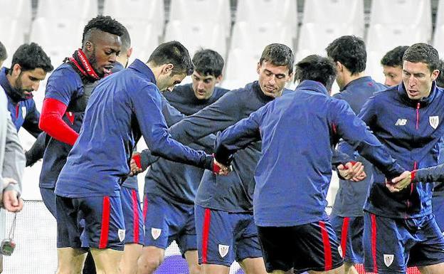 Jugadores del Athletic tomaron ayer contacto con Vélodrome y comprobaron que el césped está muy lejos de ser ideal.