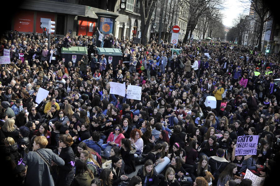 Las mejores fotos del Día Internacional de la Mujer 2018 en Bilbao, con imágenes de las concentraciones y manifestaciones feministas.