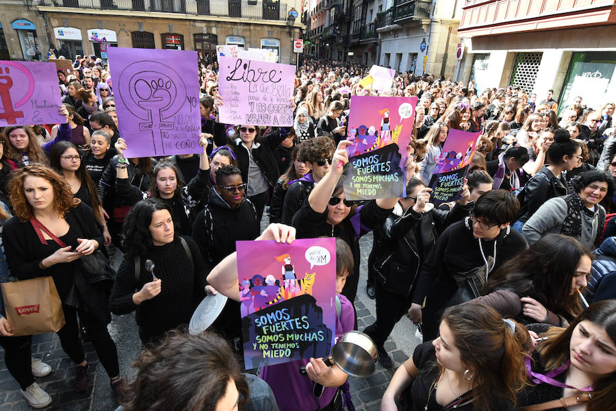 Las mejores fotos del Día Internacional de la Mujer 2018 en Bilbao, con imágenes de las concentraciones y manifestaciones feministas.