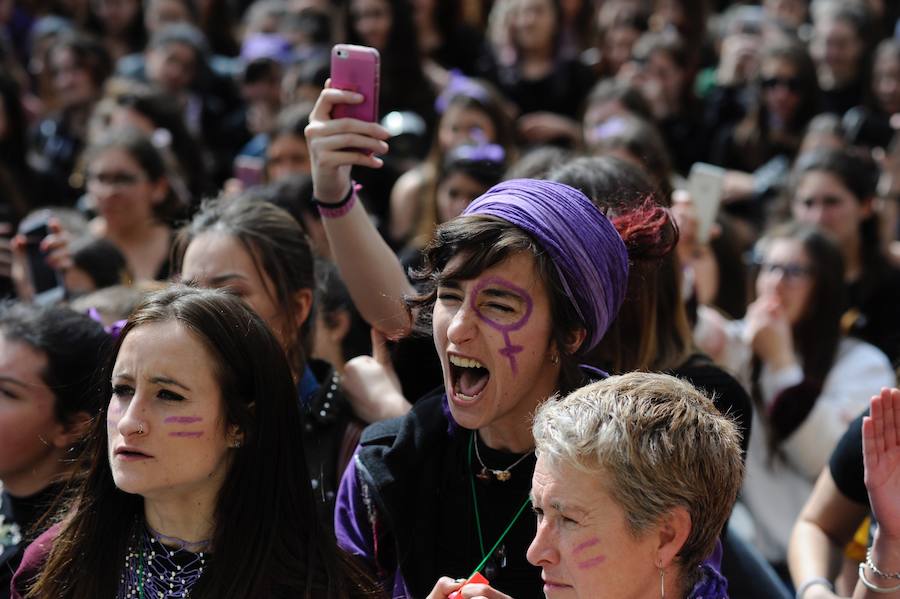 Las mejores fotos del Día Internacional de la Mujer 2018 en Bilbao, con imágenes de las concentraciones y manifestaciones feministas.