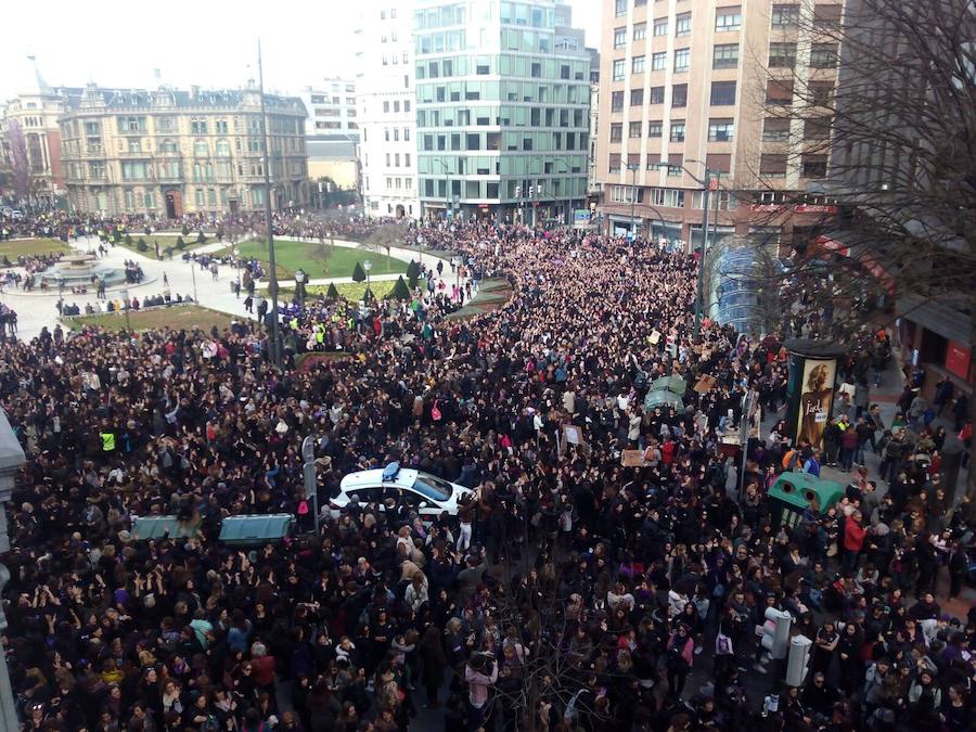 Las mejores fotos del Día Internacional de la Mujer 2018 en Bilbao, con imágenes de las concentraciones y manifestaciones feministas.