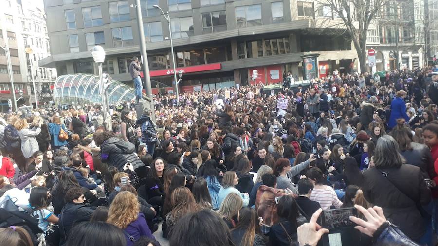 Las mejores fotos del Día Internacional de la Mujer 2018 en Bilbao y Bizkaia, con imágenes de las concentraciones y manifestaciones feministas.