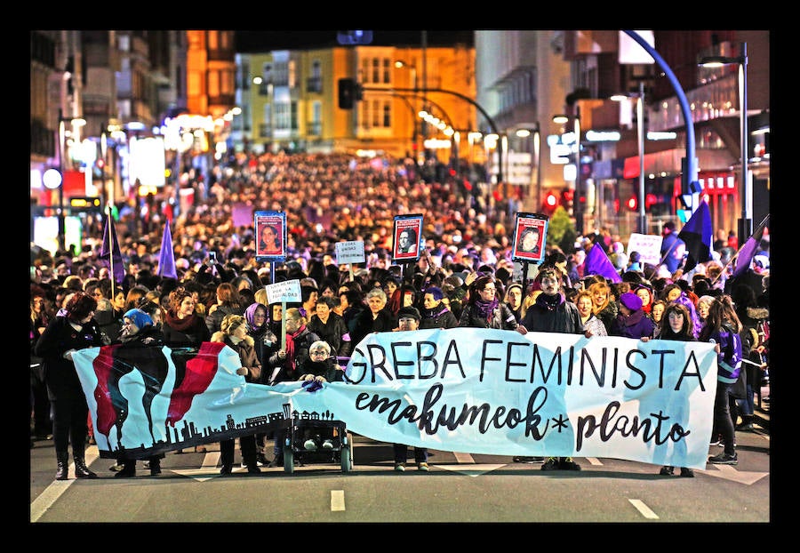 Fotos: La manifestación histórica por el Día de la Mujer en Vitoria