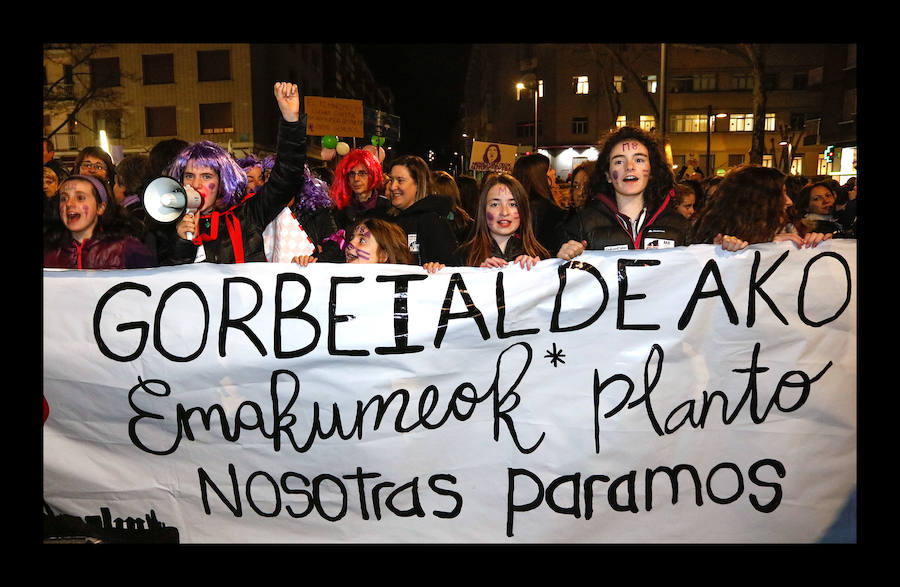 Fotos: La manifestación histórica por el Día de la Mujer en Vitoria