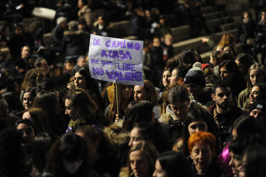 Fotos: La manifestación histórica por el Día de la Mujer en Vitoria