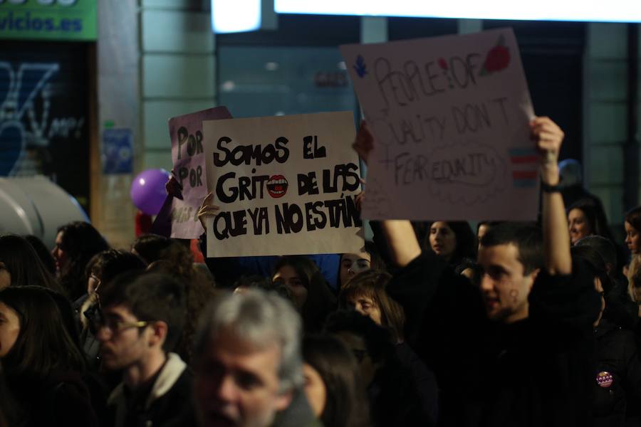 Fotos: La manifestación histórica por el Día de la Mujer en Vitoria