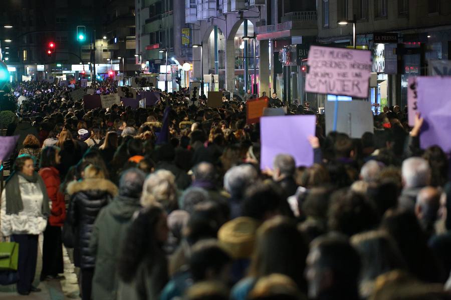 Fotos: La manifestación histórica por el Día de la Mujer en Vitoria