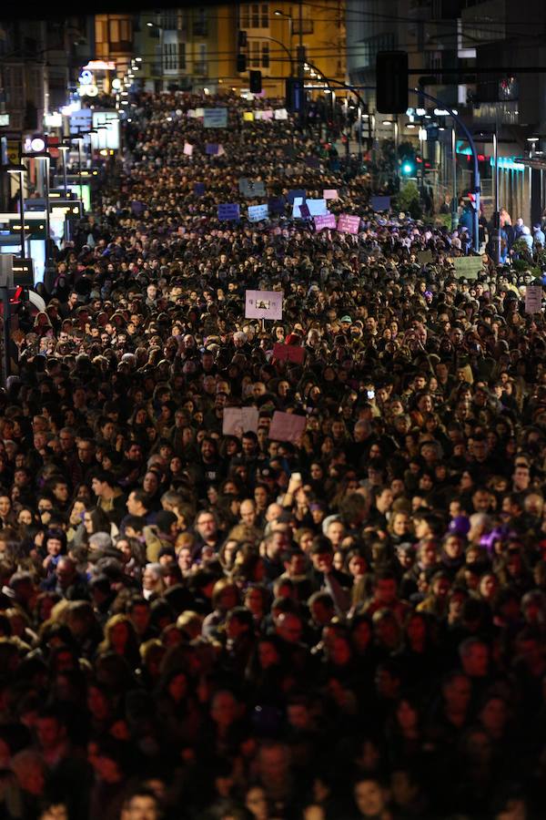 Fotos: La manifestación histórica por el Día de la Mujer en Vitoria