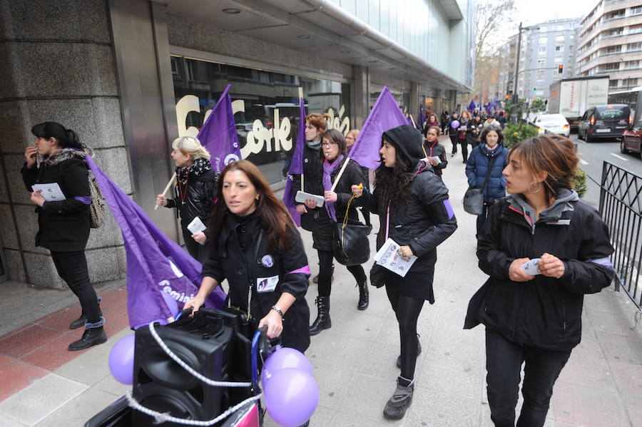 Fotos: Piquete en El Corte Inglés de Vitoria por el 8-M