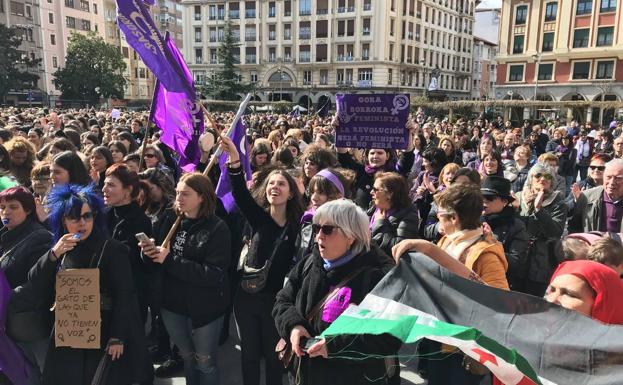 Imagen principal - Concentraciones en Barakaldo, Portugalete y Santurtzi.