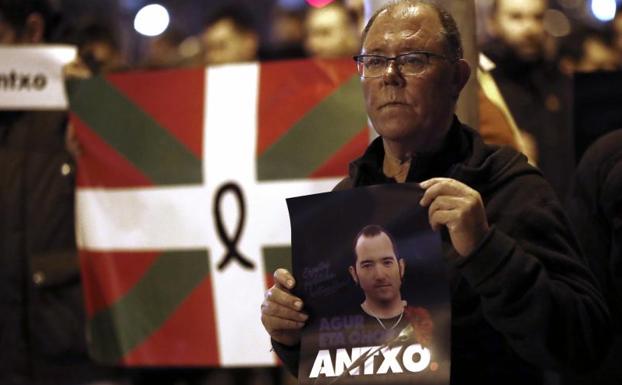 Imagen de la concentración de este miércoles en Pamplona en recuerdo del etarra fallecido.