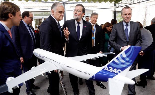 Rajoy participó ayer en Valencia en la reunión del grupo popular en el Parlamento europeo.