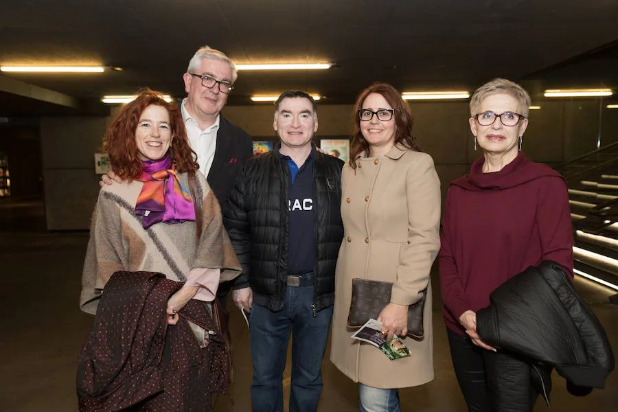 Ángela Sanz, Isidro Elezgarai, Fernando Gómez, Alicia Martínez y Loli Ibarguren. 