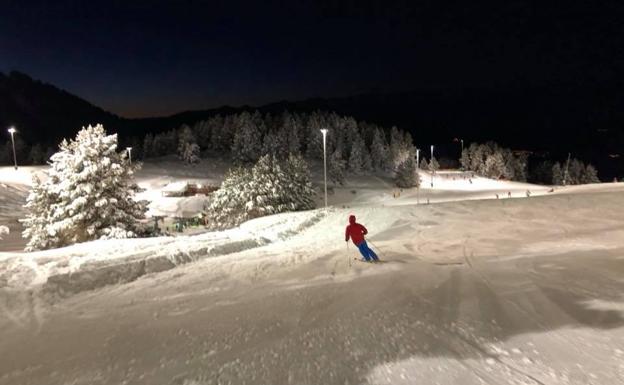 Los descensos nocturnos son garantía de éxito en el Pirineo Catalán