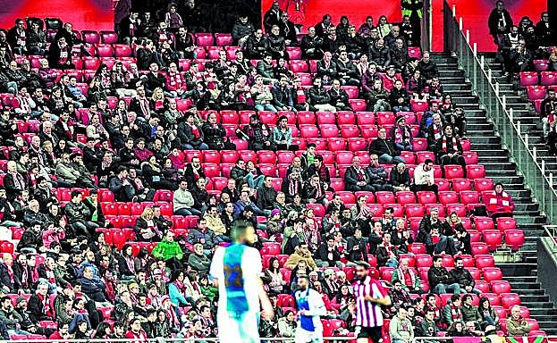 Las gradas de San Mamés presentaron un aspecto casi desconocido durante el partido contra el Leganés. 