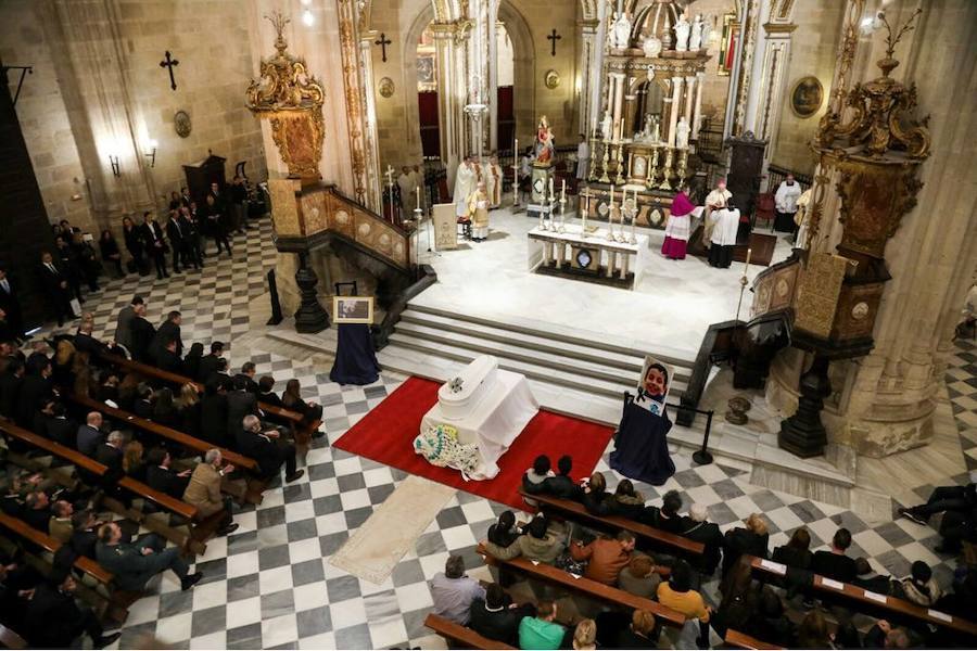 Miles de personas dan el último adiós al pequeño pescaito, como lo llamaban cariñosamente por su afán de ser biólogo marino