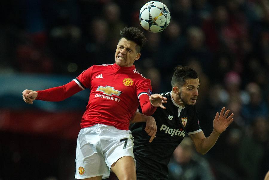 El Sevilla logró el pase a cuartos de final de la Liga de Campeones al imponerse por 1-2 al Manchester United en Old Trafford.