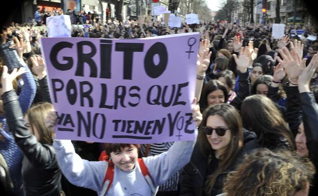 Mujeres se manifiestas en Bilbao el 8 de marzo.