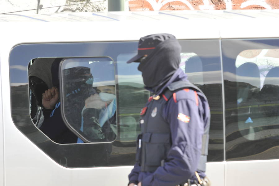 Athletic - Marsella | Fotos del espectacular despliegue de la Ertzaintza con los hinchas del Olympique de Marsella