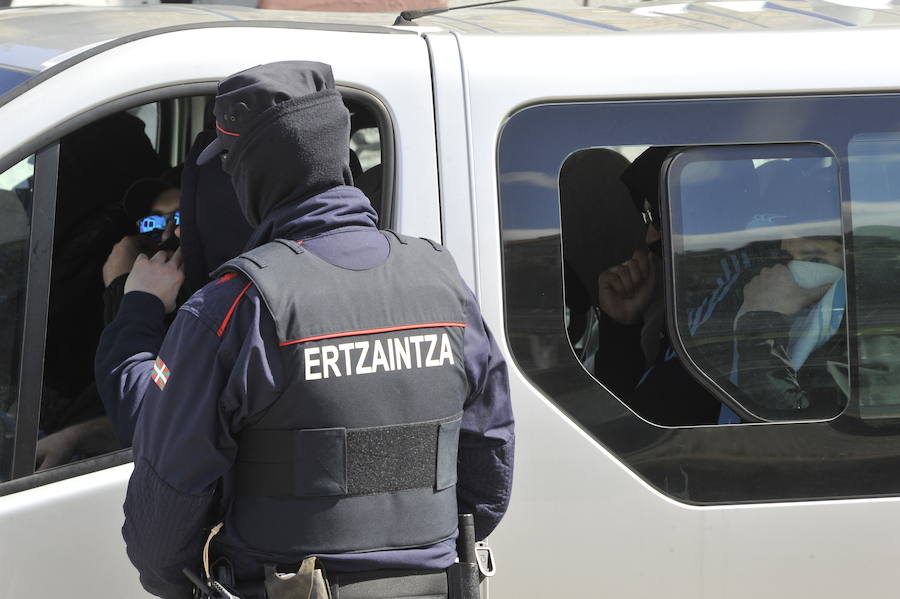 Athletic - Marsella | Fotos del espectacular despliegue de la Ertzaintza con los hinchas del Olympique de Marsella