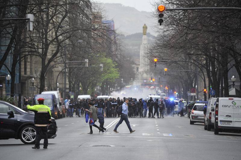 Athletic - Marsella | Fotos del espectacular despliegue de la Ertzaintza con los hinchas del Olympique de Marsella