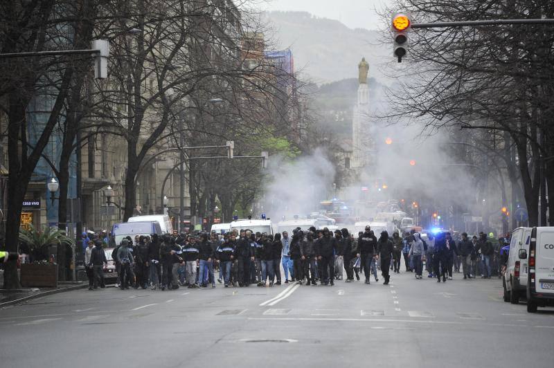 Athletic - Marsella | Fotos del espectacular despliegue de la Ertzaintza con los hinchas del Olympique de Marsella