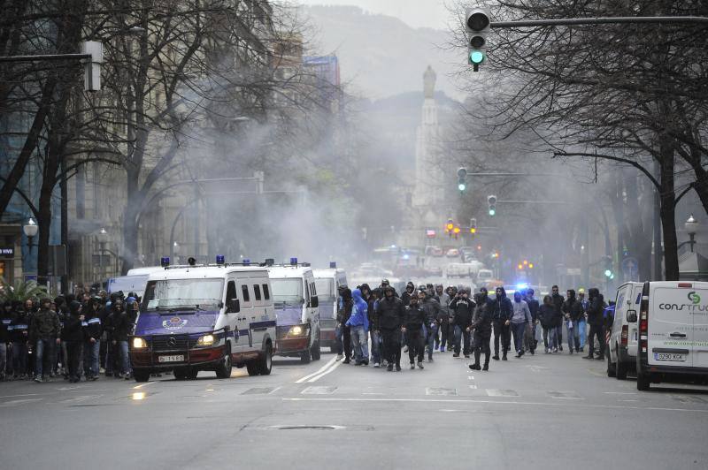 Athletic - Marsella | Fotos del espectacular despliegue de la Ertzaintza con los hinchas del Olympique de Marsella