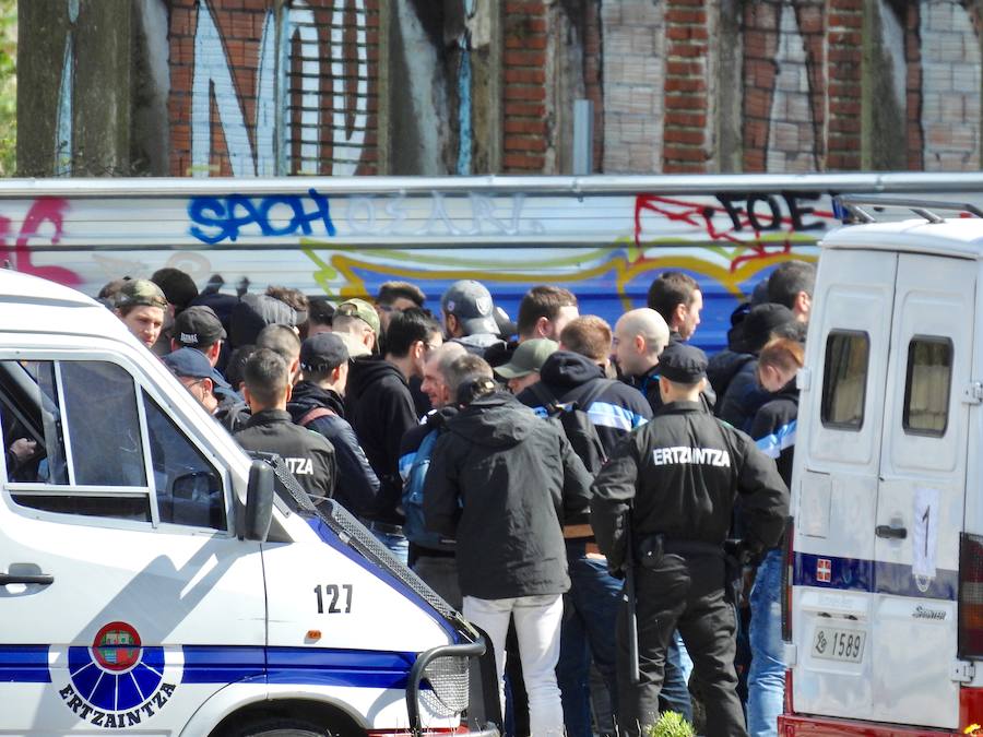 Athletic - Marsella | Fotos del espectacular despliegue de la Ertzaintza con los hinchas del Olympique de Marsella