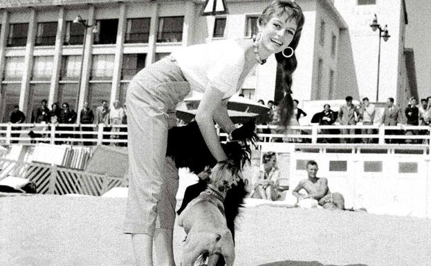 Brigitte Bardot durante una visita a la ciudad francesa de Cannes en 1970. 