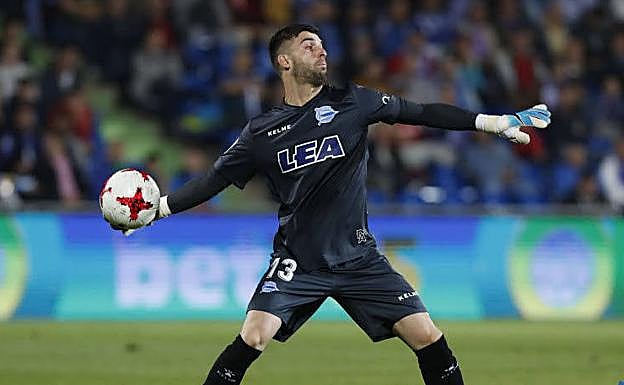 Antonio Sivera ha sido convocado por Albert Celades.