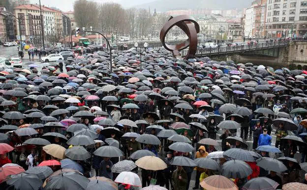 Imagen de la concentración por unas pensiones dignas este lunes en Bilbao. 